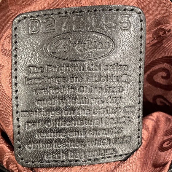 Chic Black Leather Brighton Shoulder Bag with Chain Detail - Picture 4 of 13